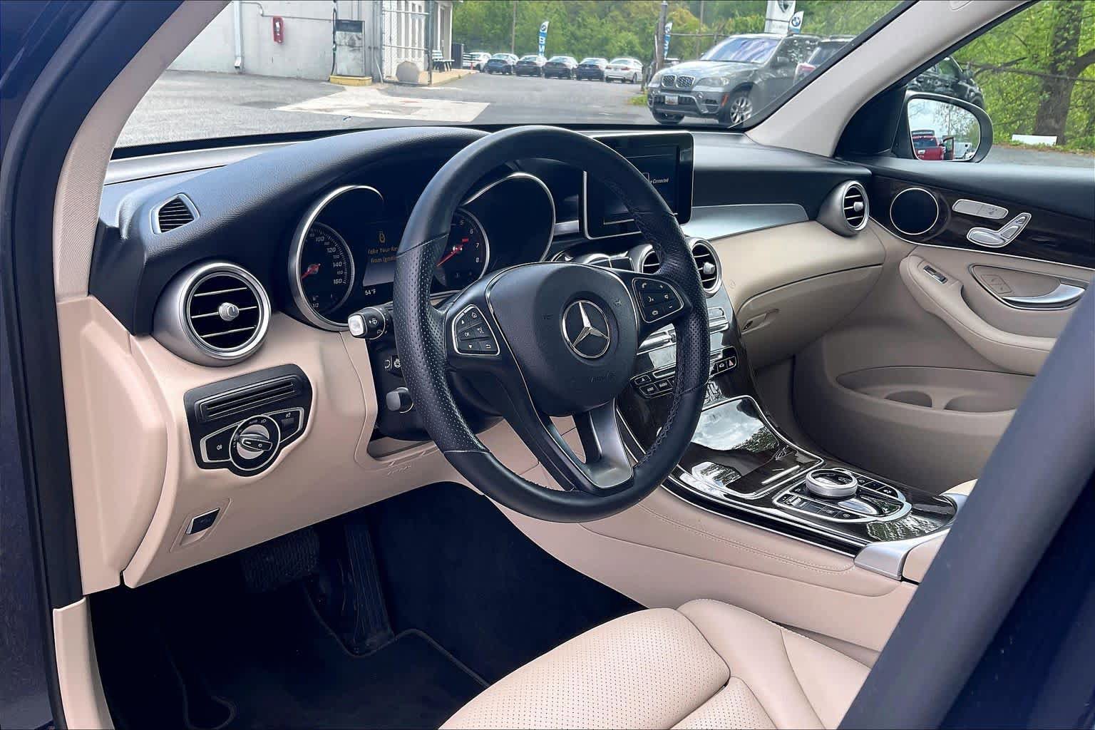 Used 2019 Mercedes-Benz GLC 300 4MATIC image 16