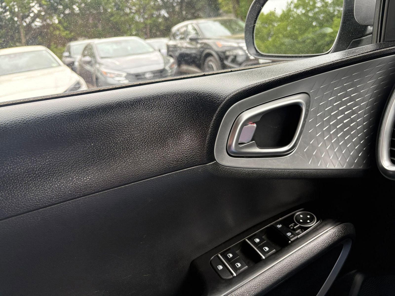 Used 2025 Kia Soul LX w/ LX Technology Package FWD image 18