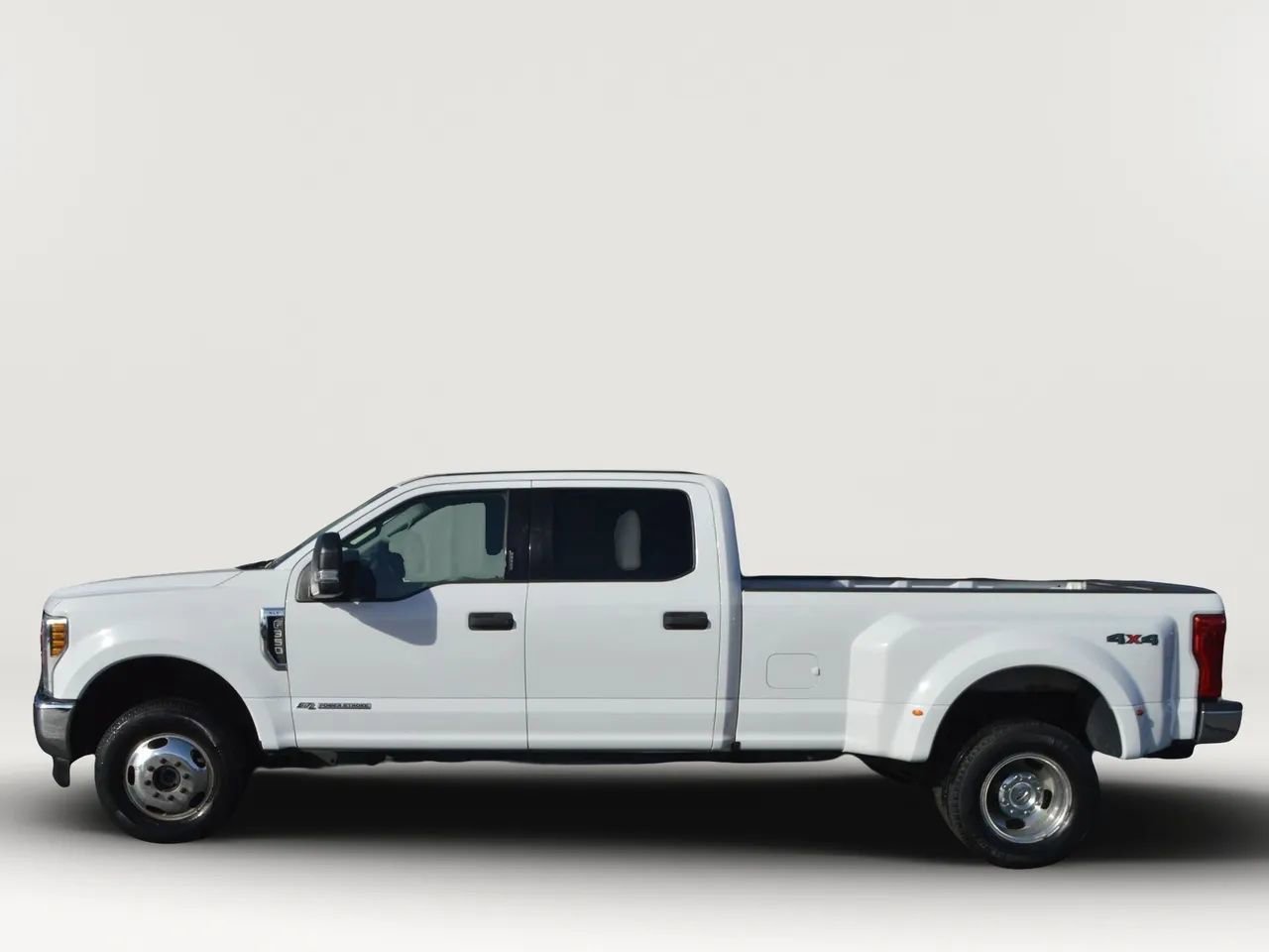 Used 2018 Ford F350 XLT AWD/4WD image 2
