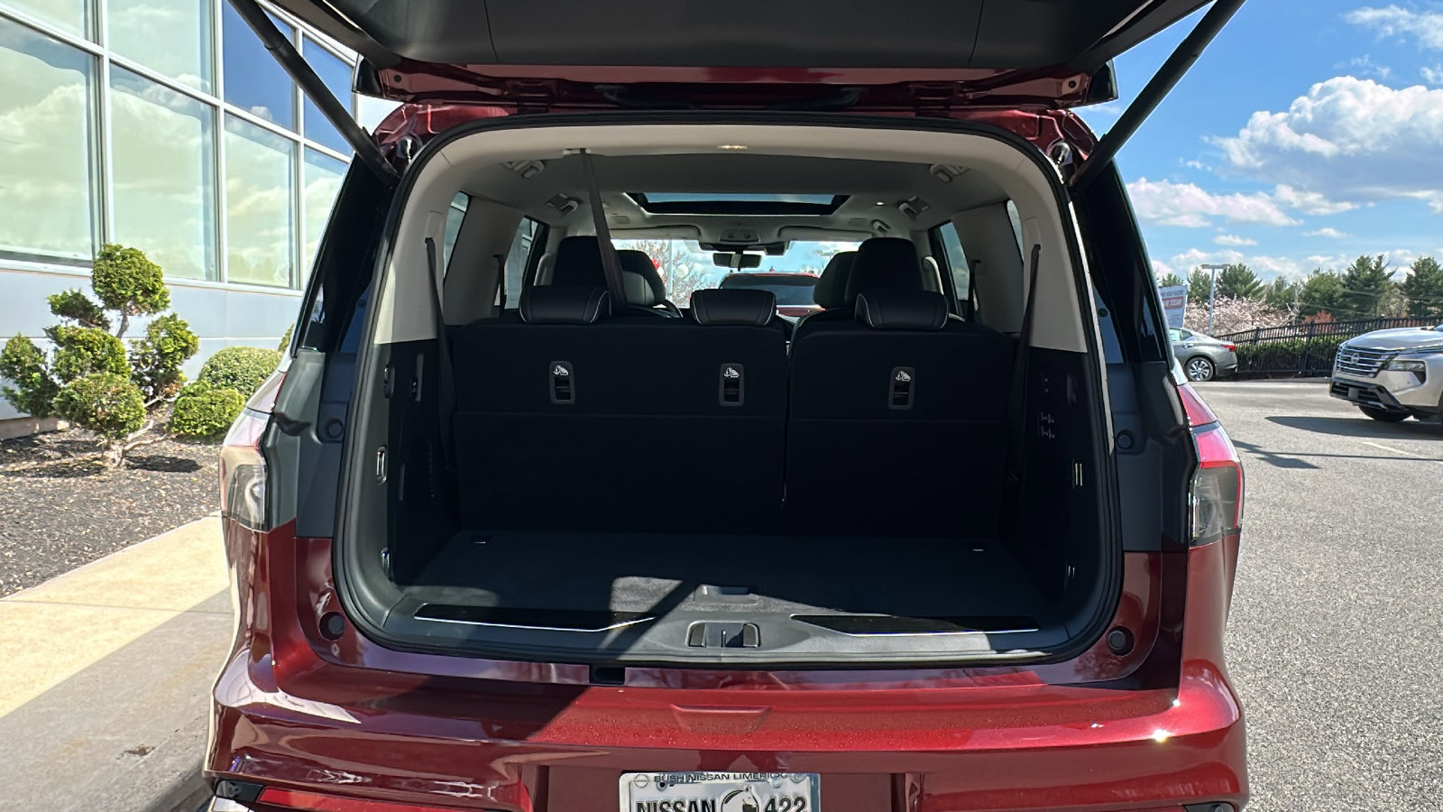 Used 2025 INFINITI QX80 Sensory image 7