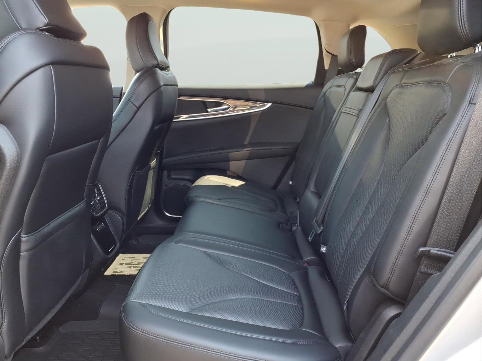 Used 2023 Lincoln Nautilus Reserve w/ Cargo Utility Package AWD/4WD image 7