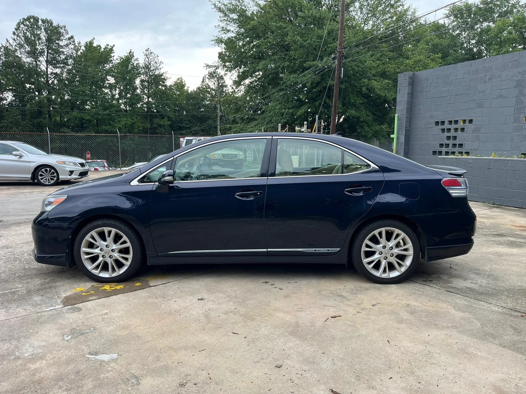 Used 2010 Lexus HS 250h Premium w/ Park Assist Pkg FWD image 4