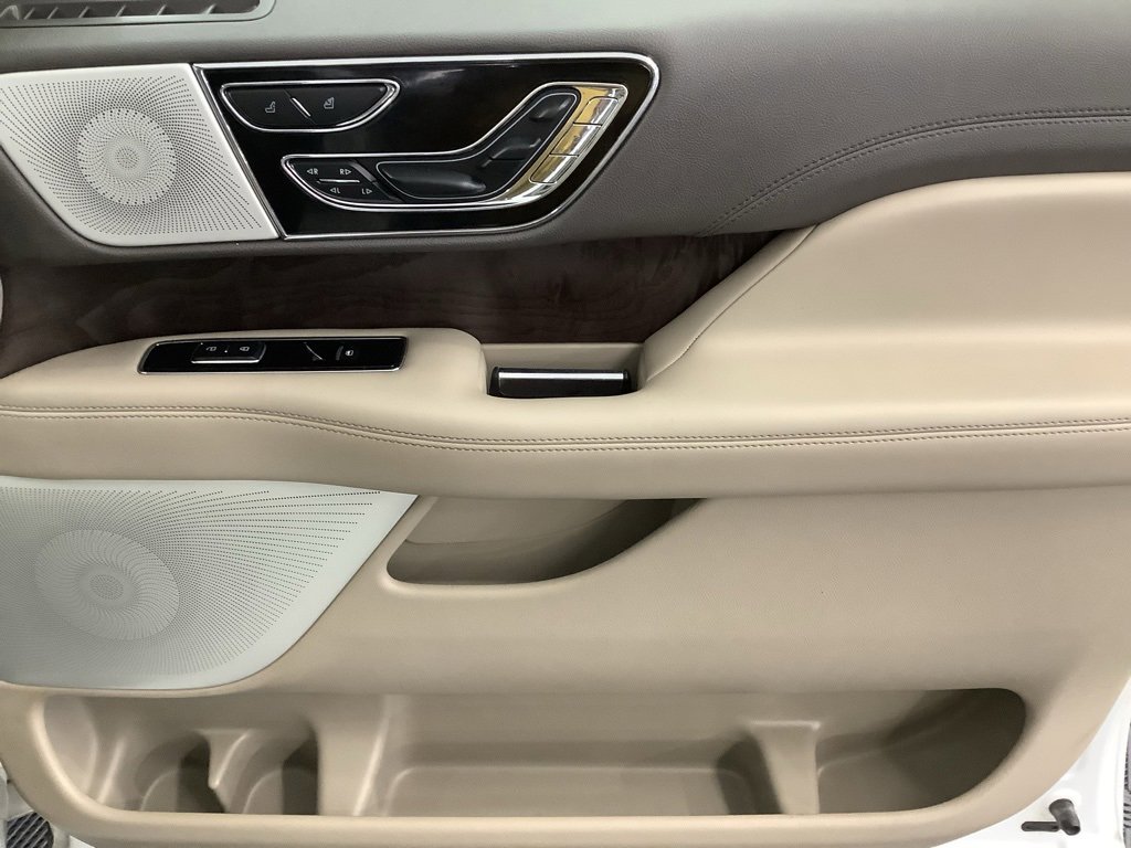 Used 2022 Lincoln Navigator Reserve image 28