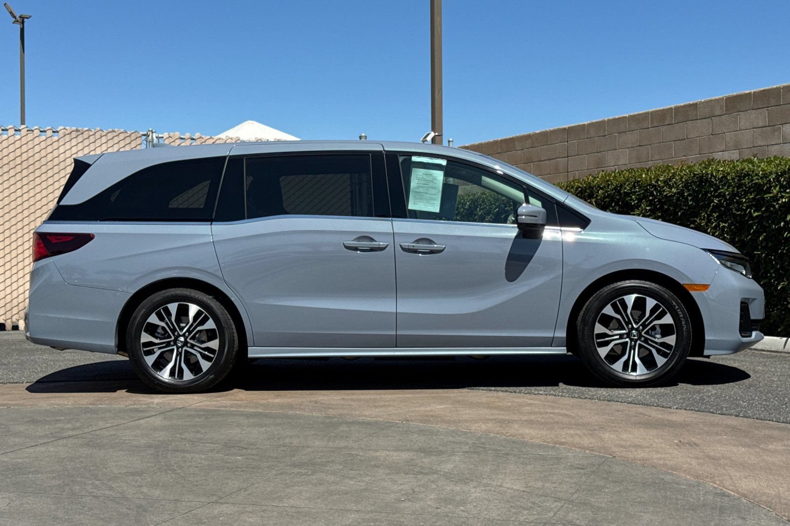 Used 2026 Honda Odyssey Elite image 3