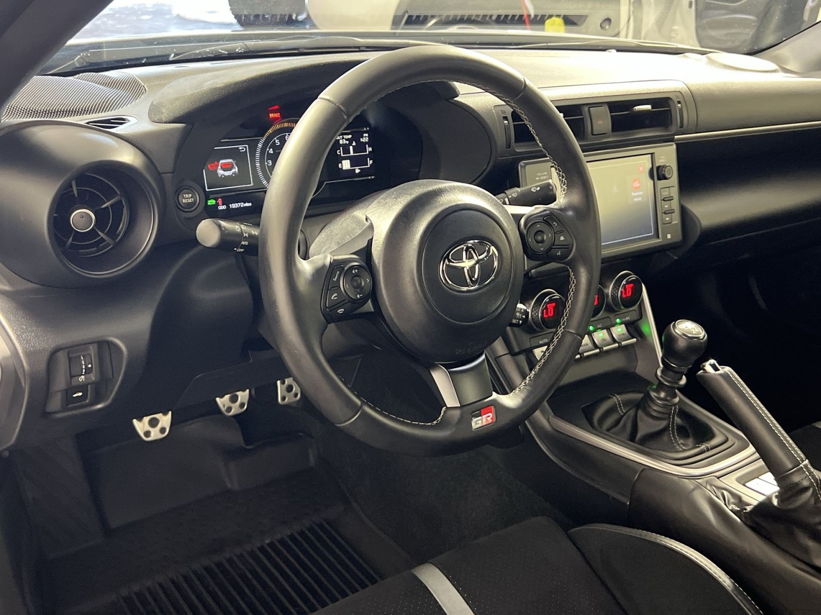 Used 2025 Toyota GR86 Premium w/ Performance Package RWD image 24
