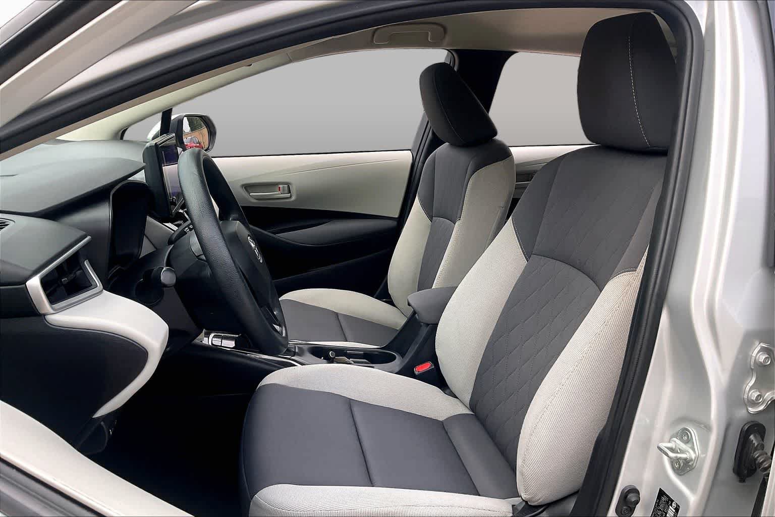 Used 2023 Toyota Corolla LE FWD image 7
