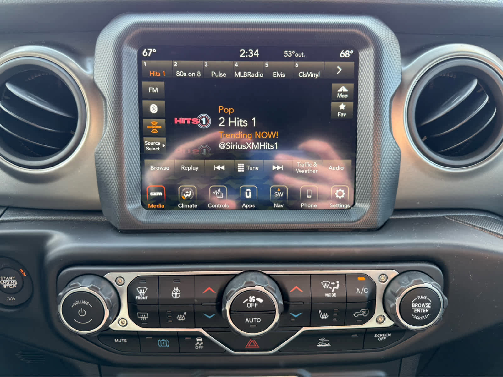 Used 2023 Jeep Wrangler Unlimited w/ Sun & Screen Package image 21