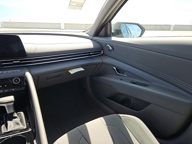 Certified 2025 Hyundai Elantra SEL image 10