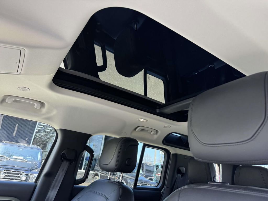 Used 2020 Land Rover Defender 110 SE image 16