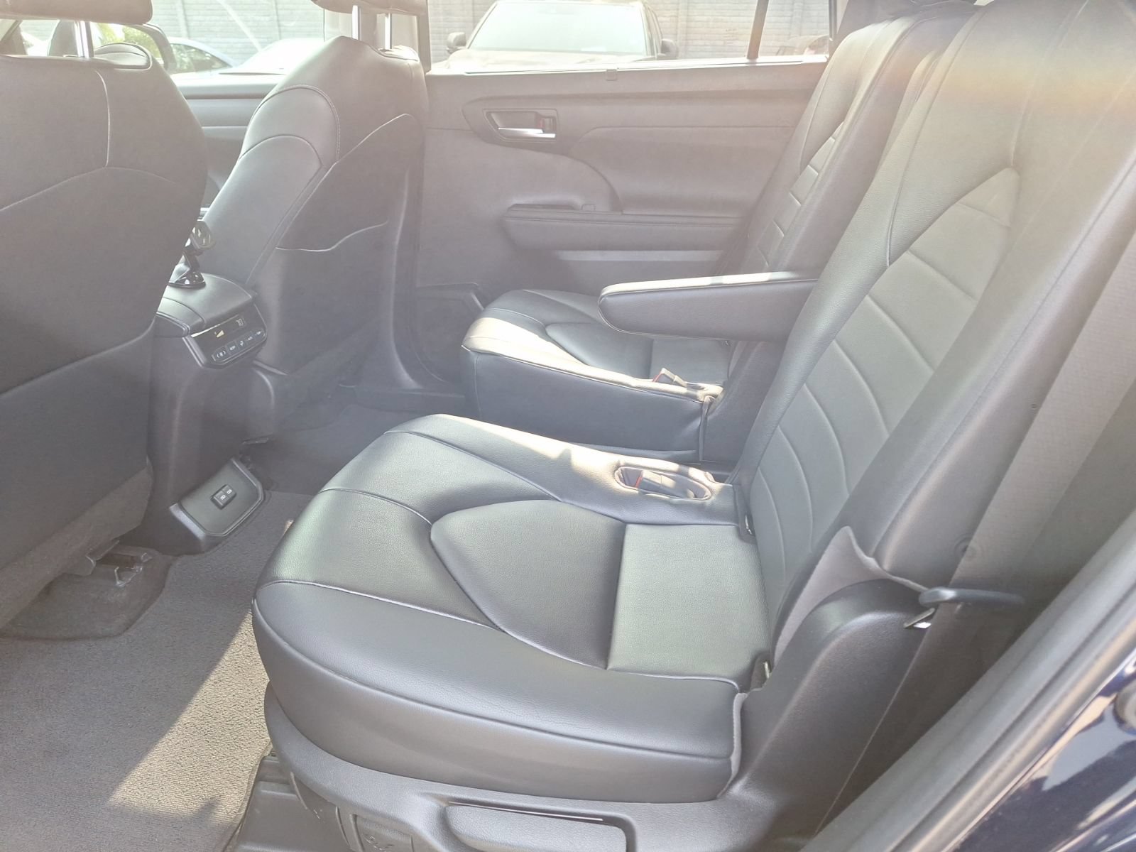 Used 2023 Toyota Highlander XLE FWD image 30