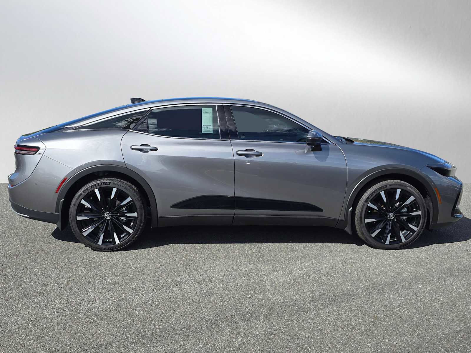 New 2025 Toyota Crown Platinum image 2