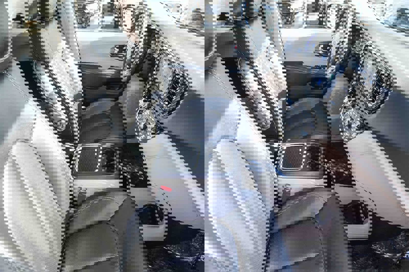 Used 2024 Chrysler Pacifica Touring-L image 15