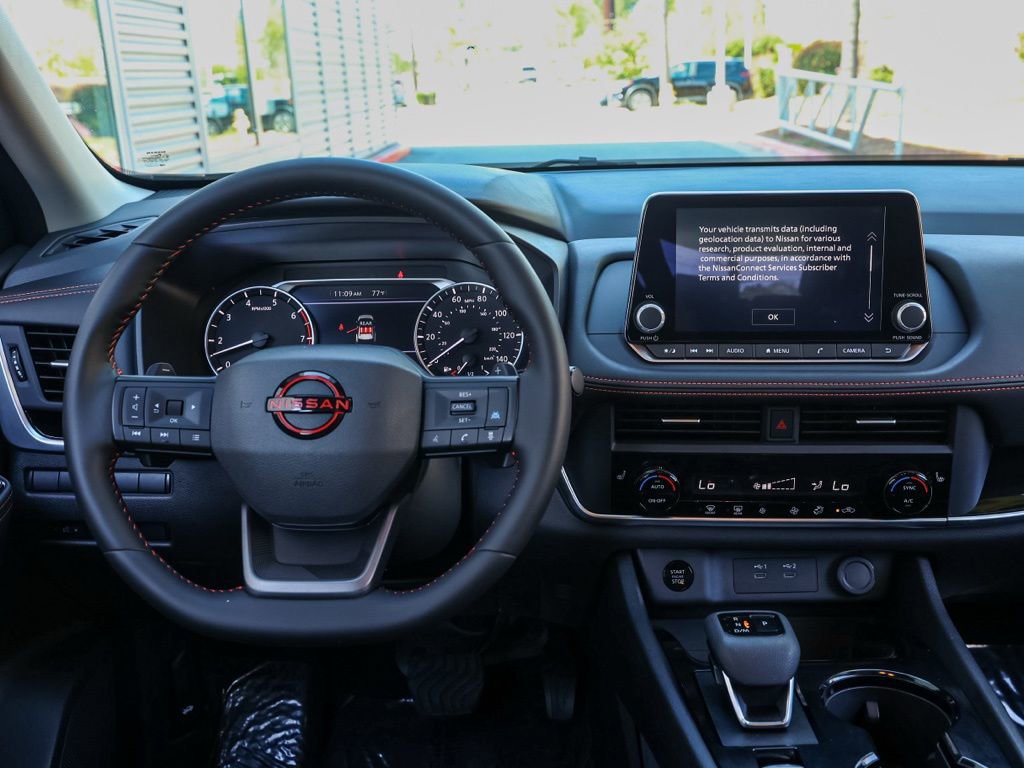 Used 2025 Nissan Rogue SV image 22