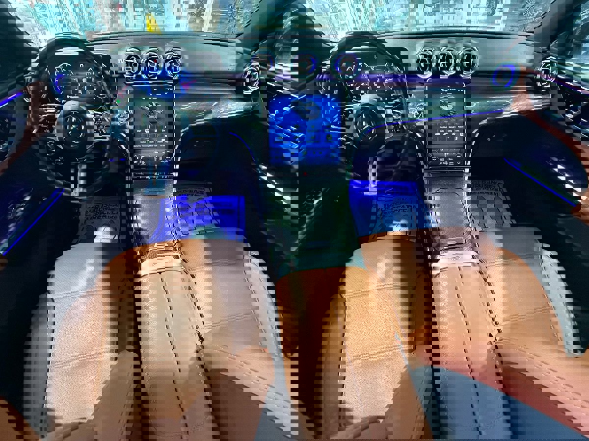 Used 2023 Mercedes-Benz C 300 4MATIC Sedan w/ Exclusive Trim Package image 38