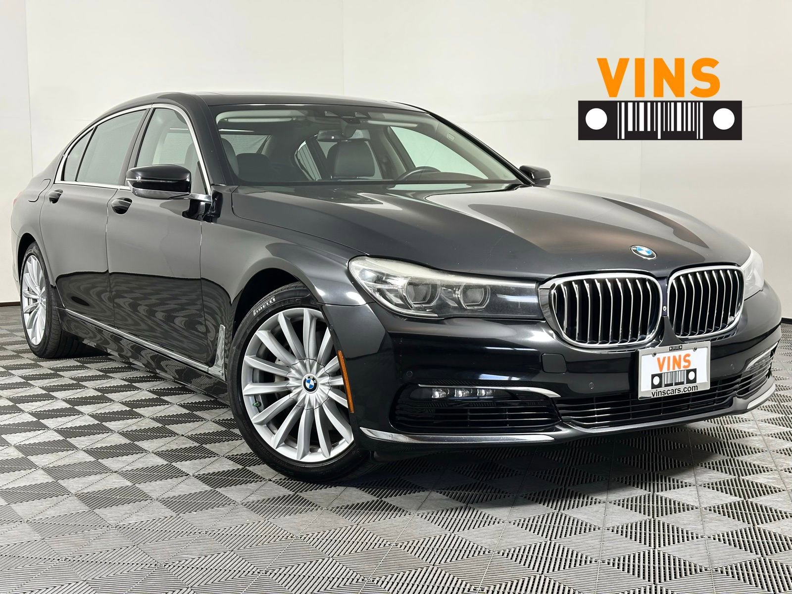 Used 2017 BMW 740i xDrive video 1