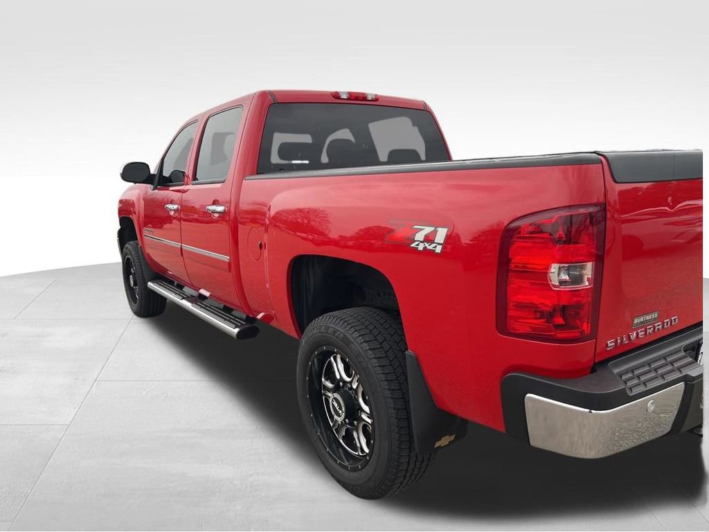 Used 2014 Chevrolet Silverado 2500 LT w/ Custom Sport Truck Package AWD/4WD image 8