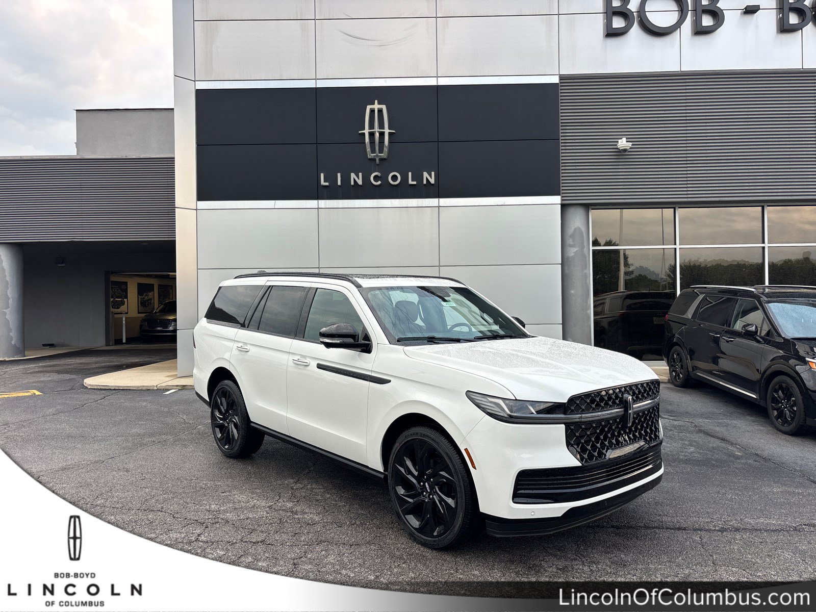 New 2027 Lincoln Navigator Reserve w/ Jet Appearance Package AWD/4WD image 1
