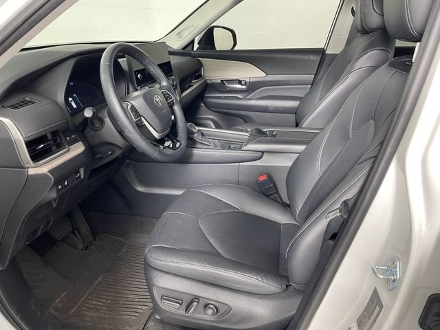 Used 2024 Toyota Grand Highlander AWD image 2