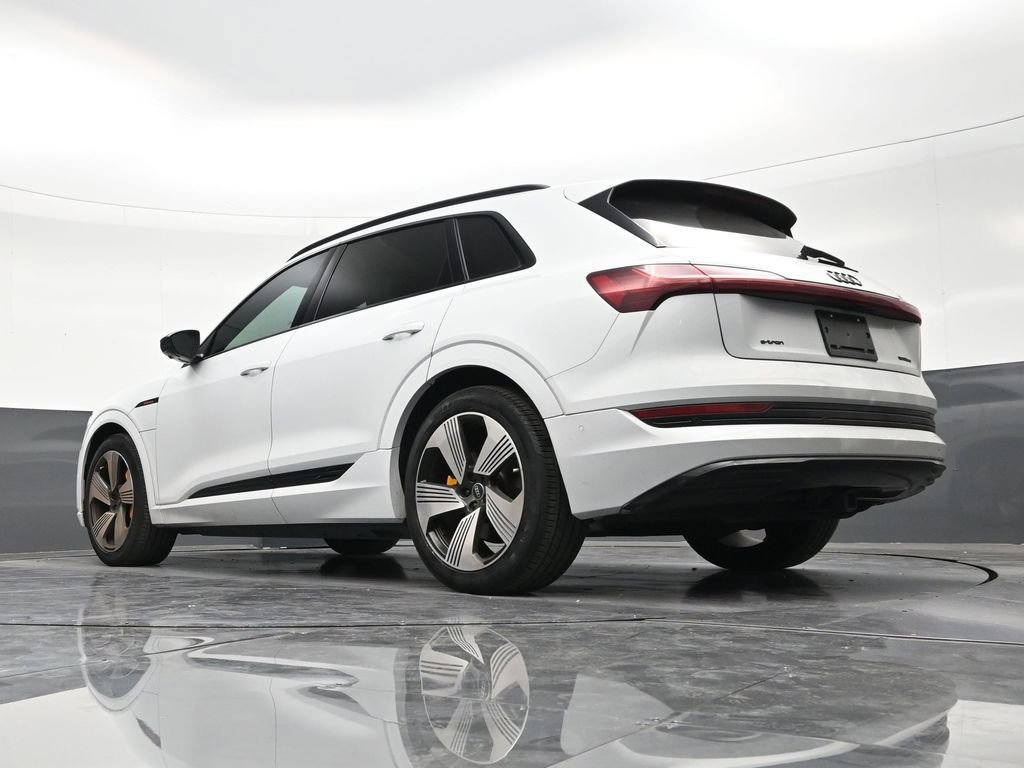 Used 2023 Audi e-tron Premium Plus w/ Premium Plus Package image 22