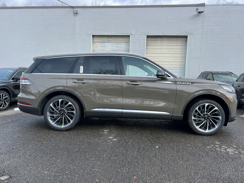 New 2026 Lincoln Aviator Reserve image 3