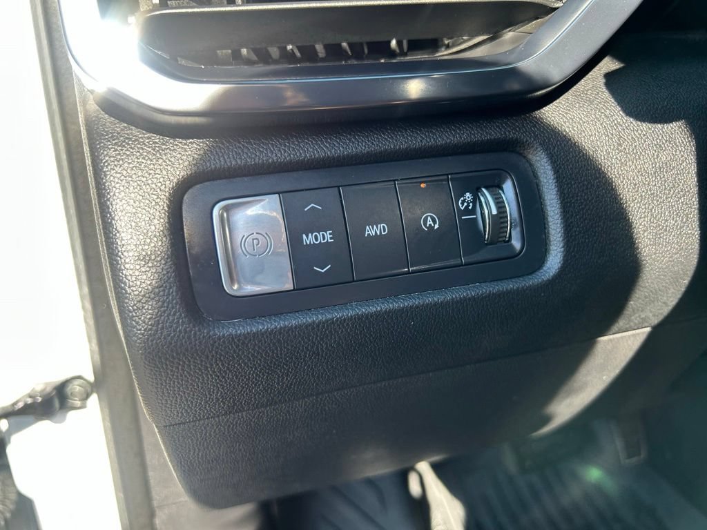 Used 2025 GMC Acadia AT4 w/ Luxury Package AWD/4WD image 17