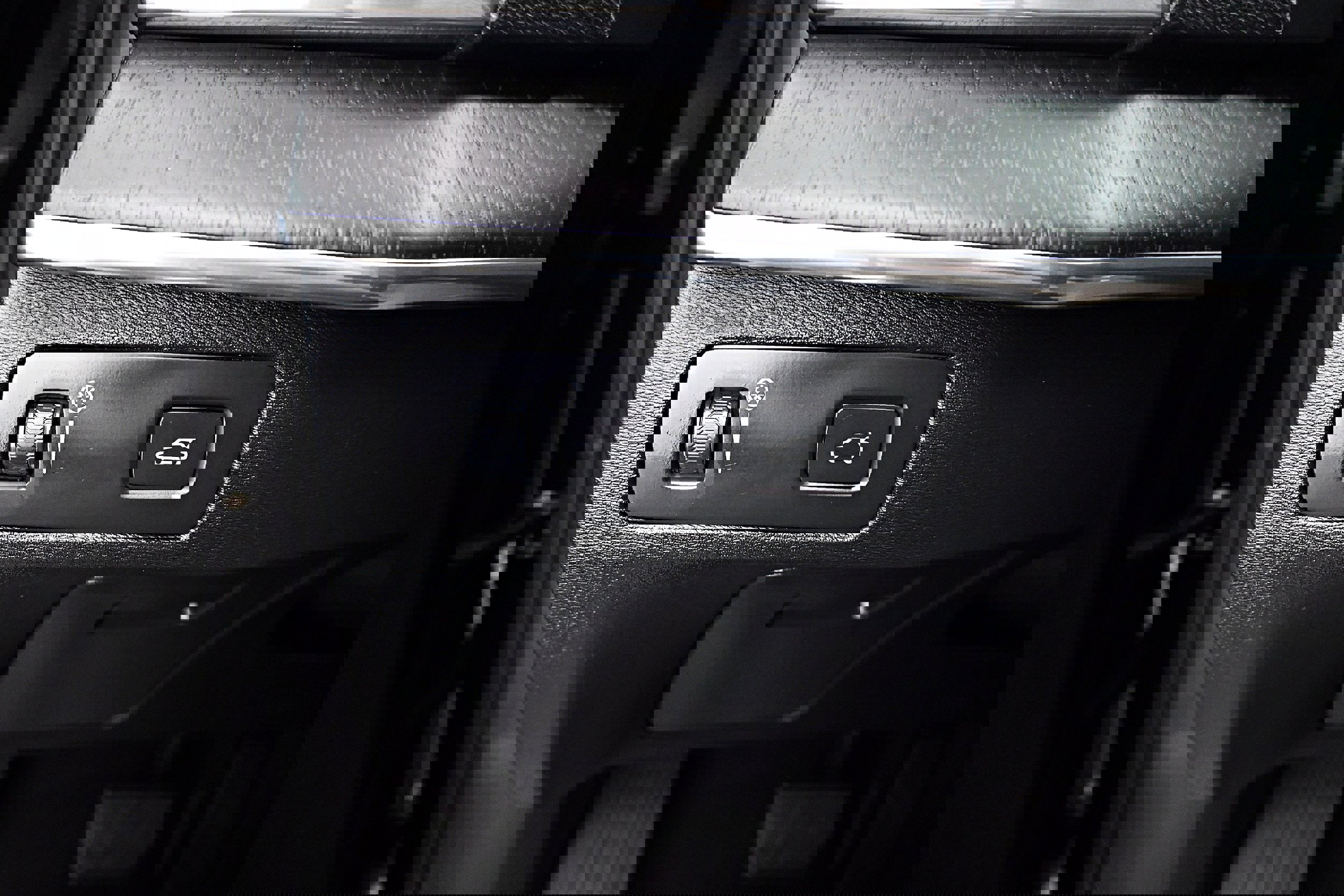 Used 2020 Volvo XC90 T6 Momentum image 9