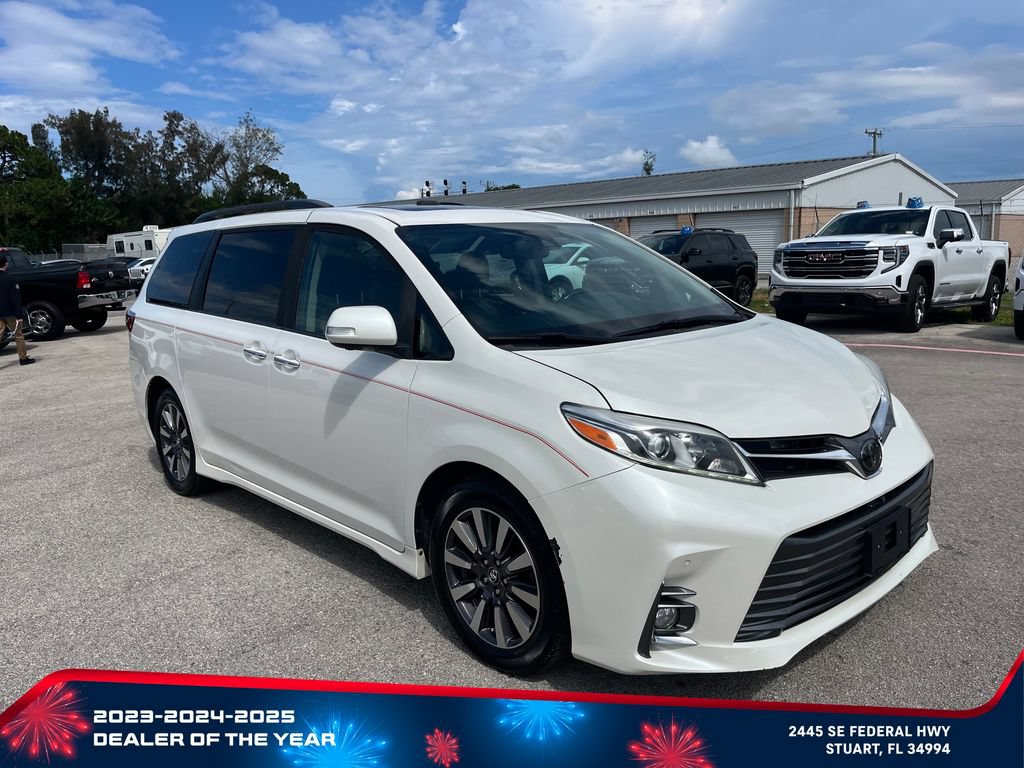 Used 2018 Toyota Sienna Limited Premium FWD image 2
