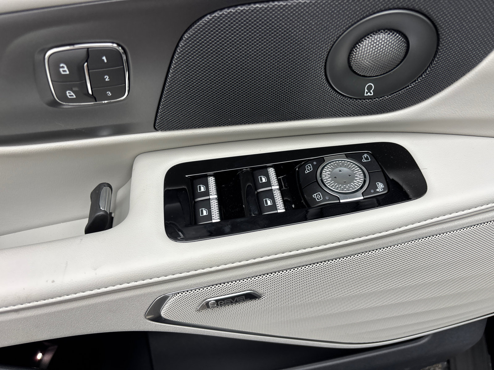 New 2026 Lincoln Nautilus Reserve AWD/4WD image 13