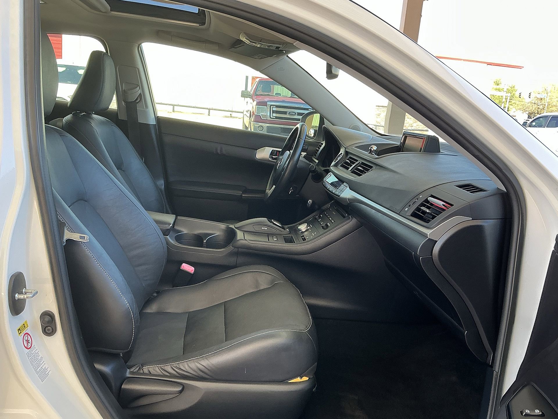 Used 2012 Lexus CT 200h Premium w/ Leather Pkg FWD image 11