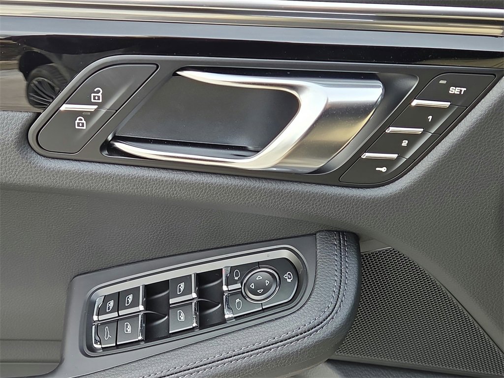 New 2026 Porsche Macan image 7