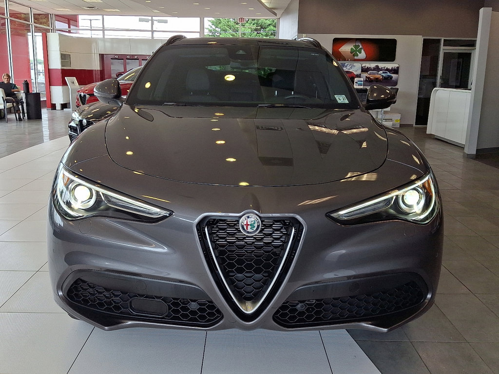 Used 2022 Alfa Romeo Stelvio Ti image 8