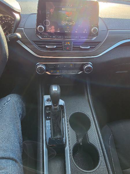 Used 2025 Nissan Altima 2.5 SV FWD image 15
