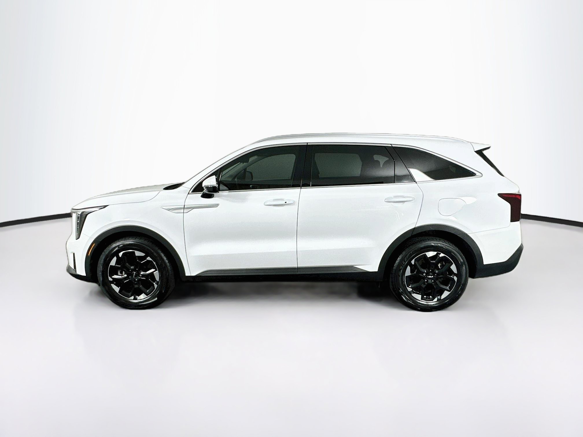 Used 2025 Kia Sorento S w/ Panoramic Sunroof Package FWD image 4