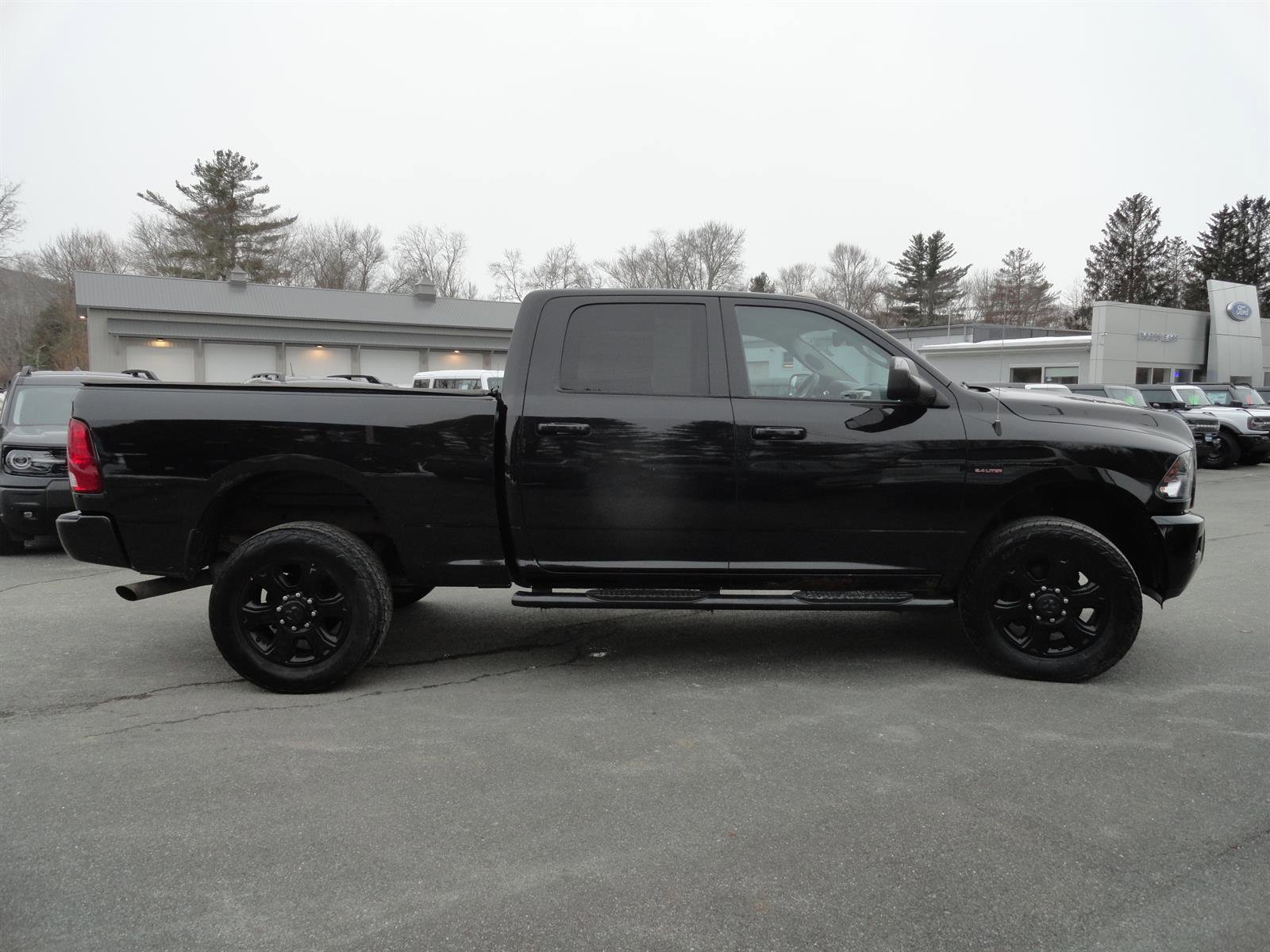 Used 2017 RAM 3500 Big Horn w/ Sport Appearance Group image 4