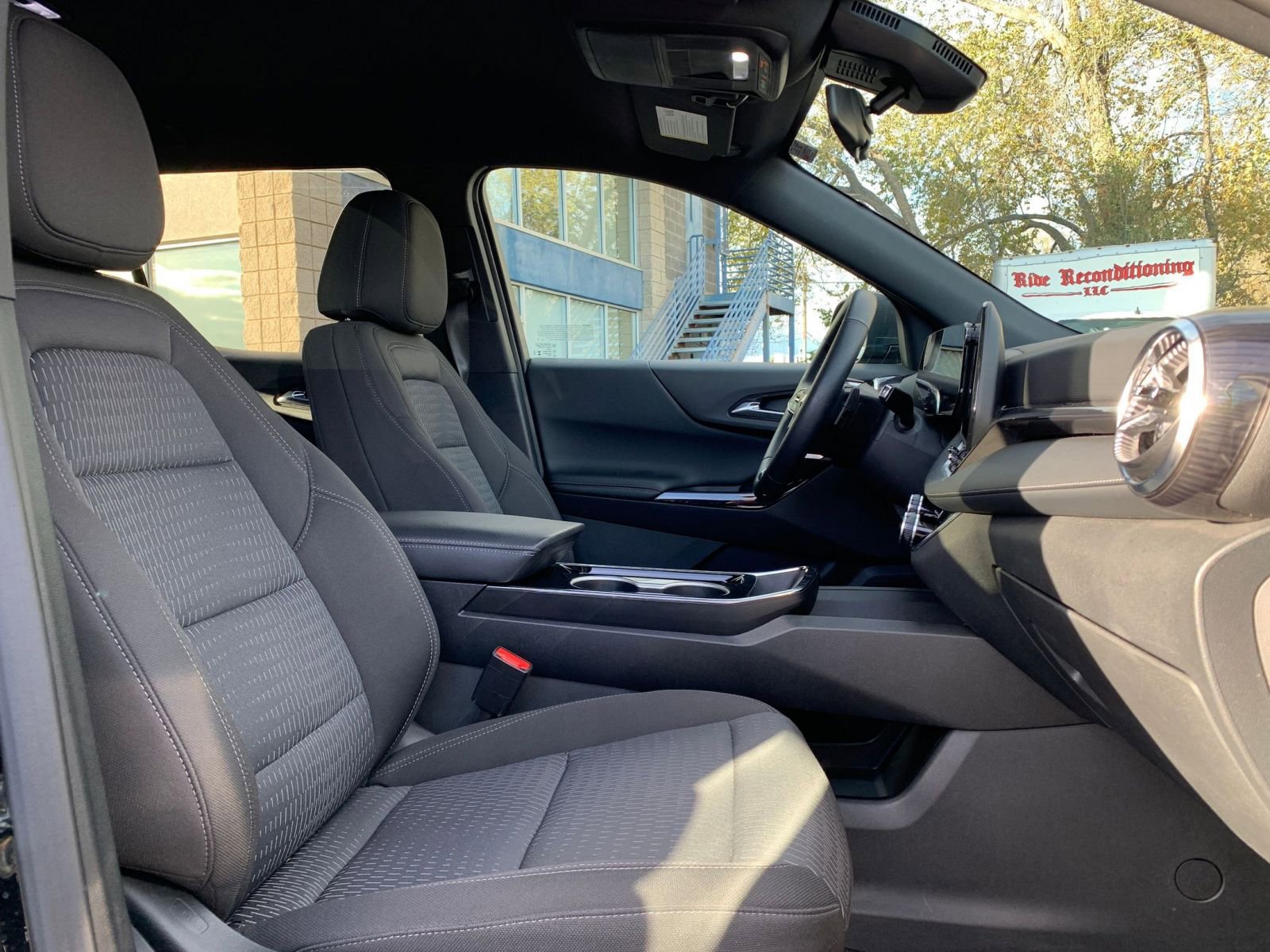 Used 2025 Chevrolet Equinox LT image 35