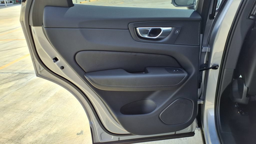 Certified 2023 Volvo XC60 B5 Ultimate w/ Climate Package FWD image 17