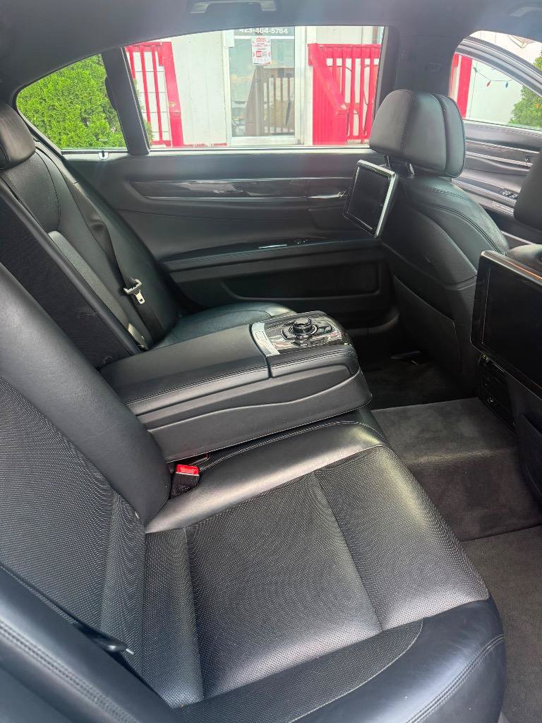 Used 2013 BMW 750Li RWD image 32