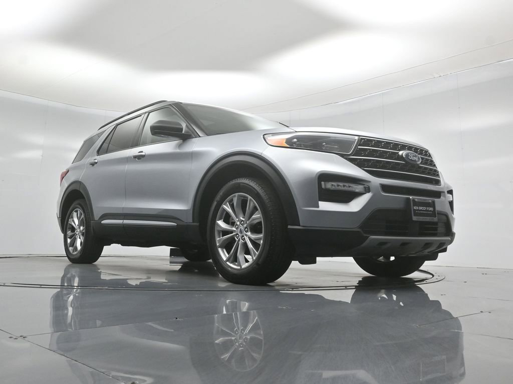 Used 2023 Ford Explorer XLT w/ Equipment Group 202A AWD/4WD image 46