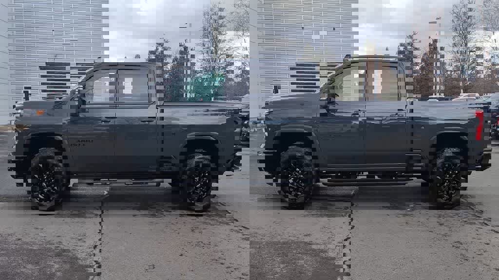 Used 2025 Chevrolet Silverado 3500 LTZ w/ LTZ Plus Package image 5