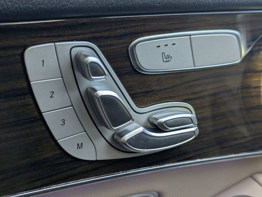 Used 2022 Mercedes-Benz GLC 300 w/ Premium Package Lite image 11