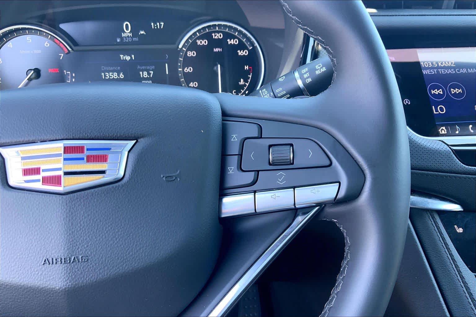 Used 2025 Cadillac XT6 Luxury FWD image 25