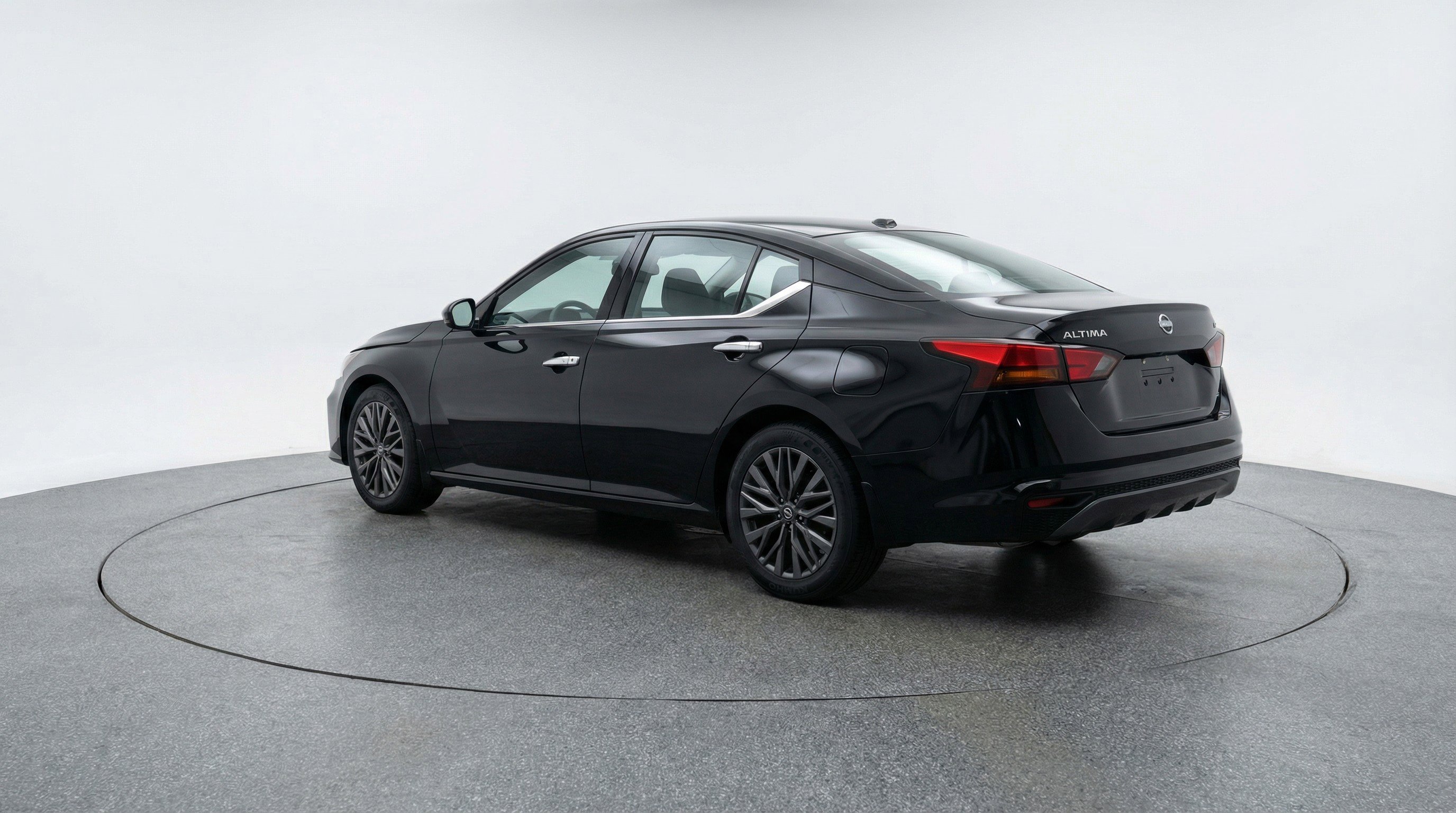 Used 2025 Nissan Altima 2.5 SV image 6