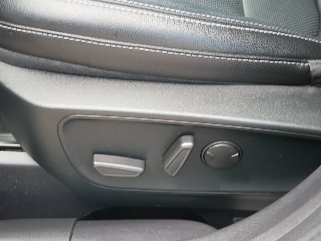 Certified 2020 Ford Escape Titanium AWD/4WD image 19