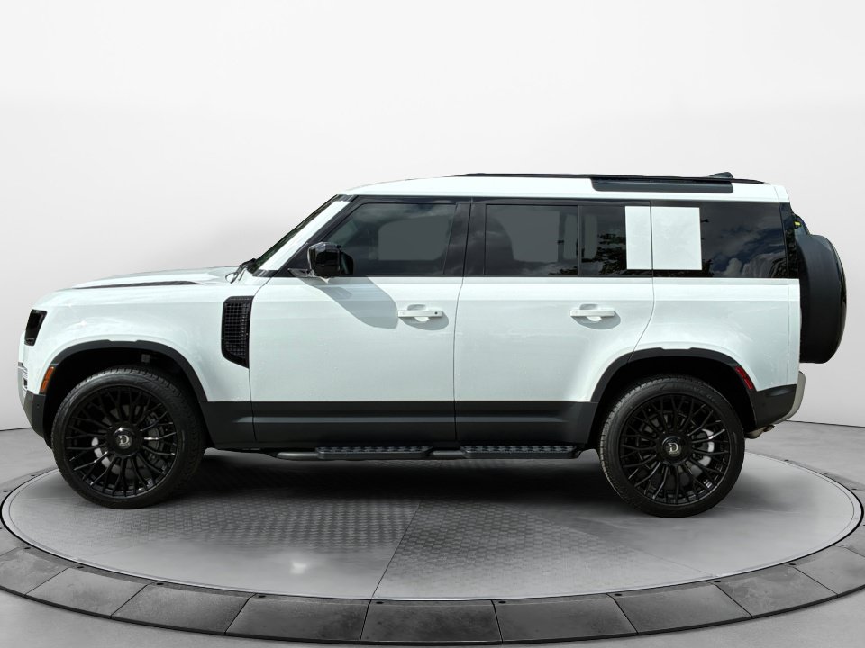 Used 2025 Land Rover Defender 110 S AWD/4WD image 4