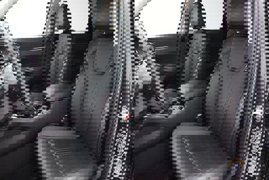 Used 2024 Kia Sorento S image 17