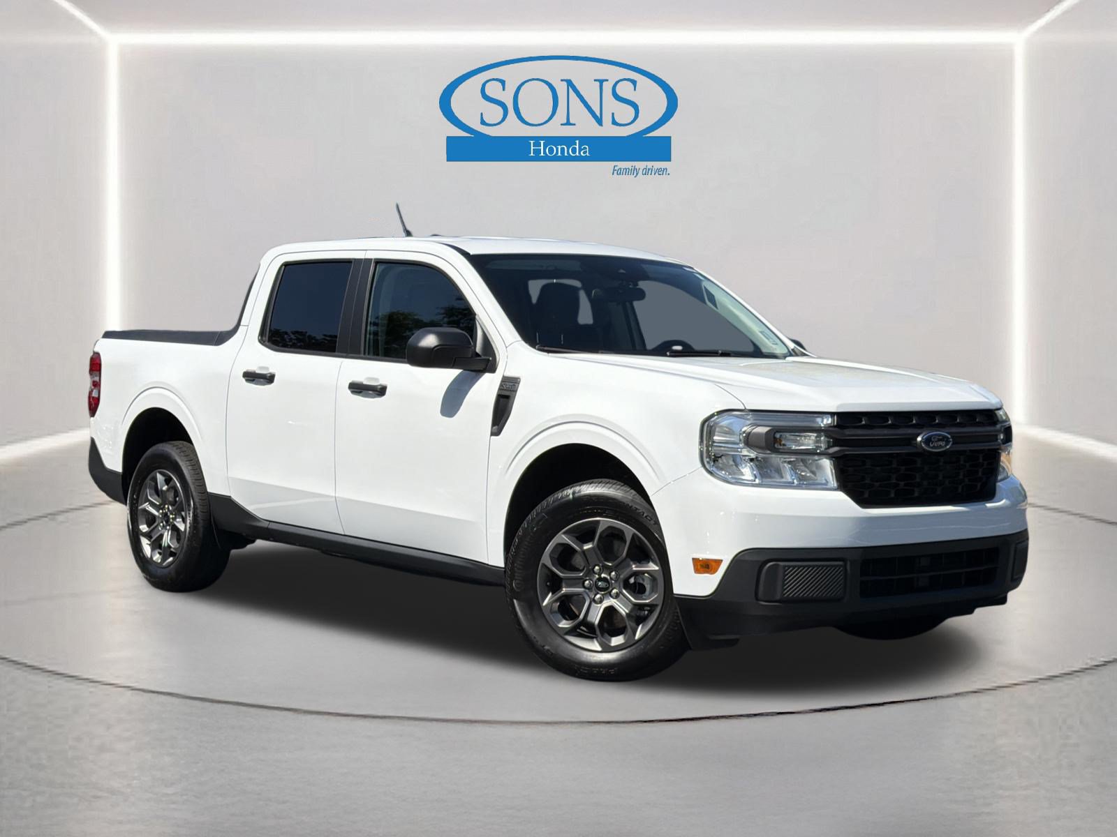 Used 2024 Ford Maverick XLT FWD image 1