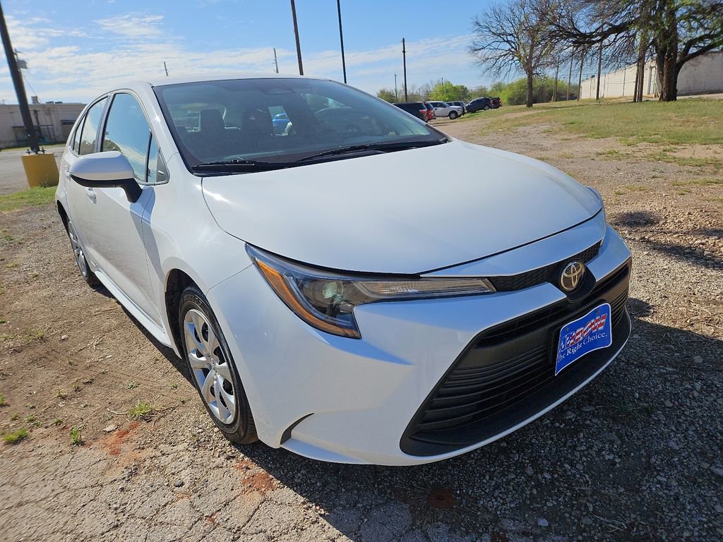 Used 2025 Toyota Corolla LE video 2