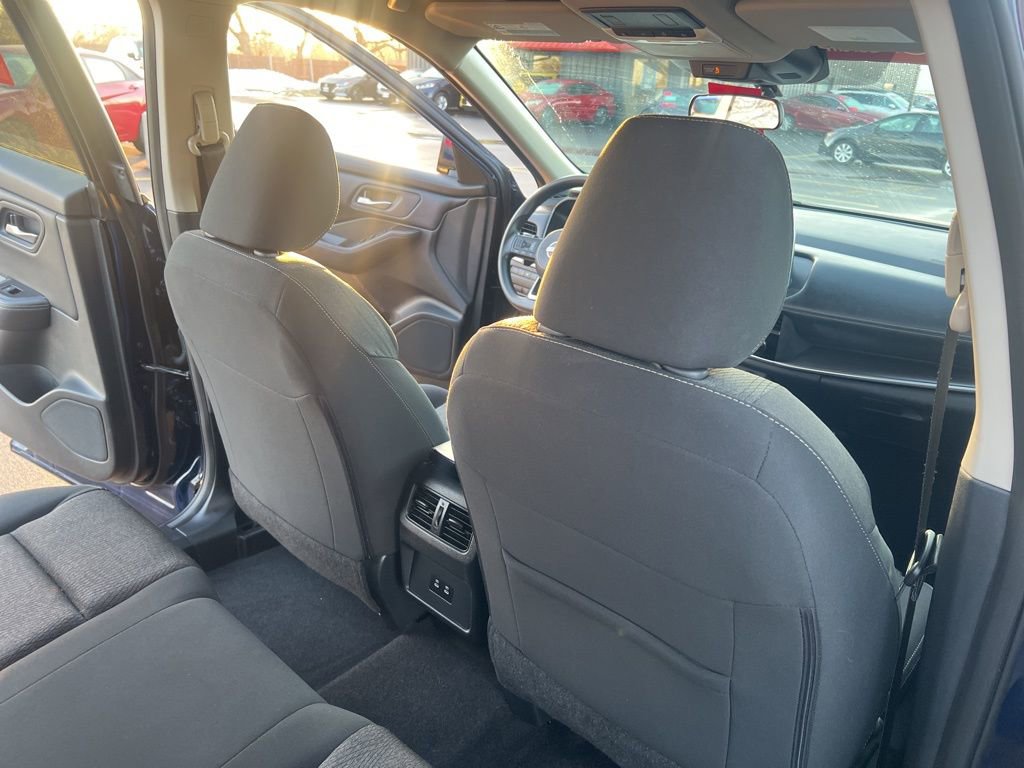 Certified 2024 Nissan Rogue SV image 16