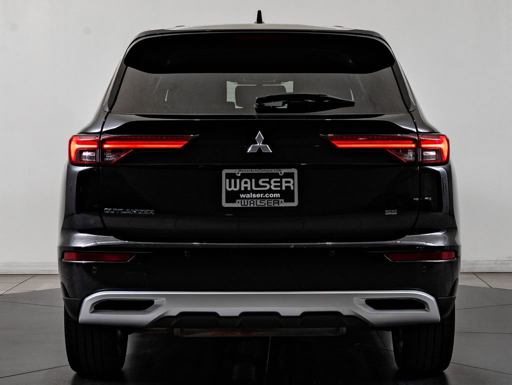 Used 2024 Mitsubishi Outlander SE image 7