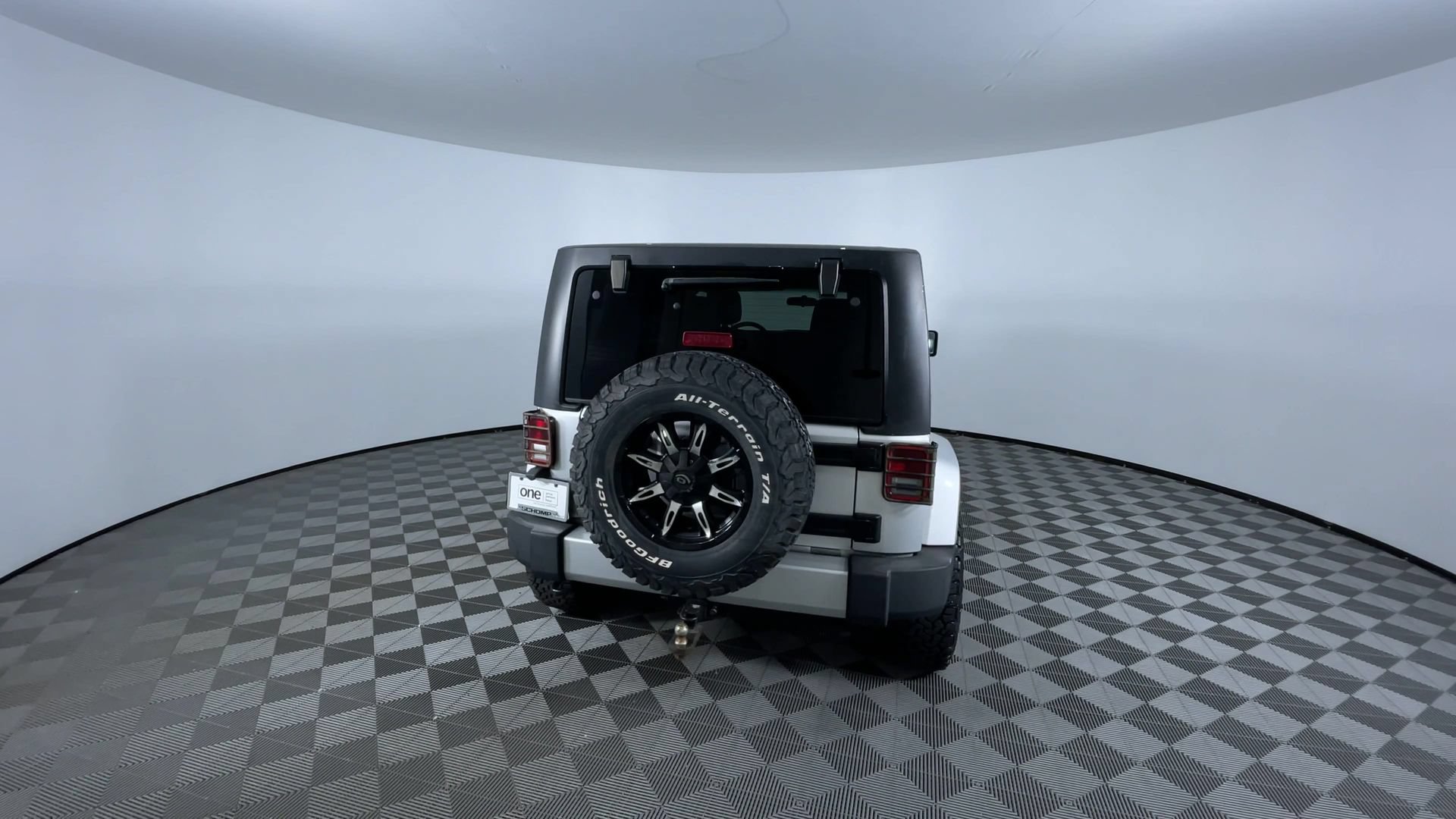 Used 2012 Jeep Wrangler Unlimited Sahara w/ Connectivity Group AWD/4WD image 8